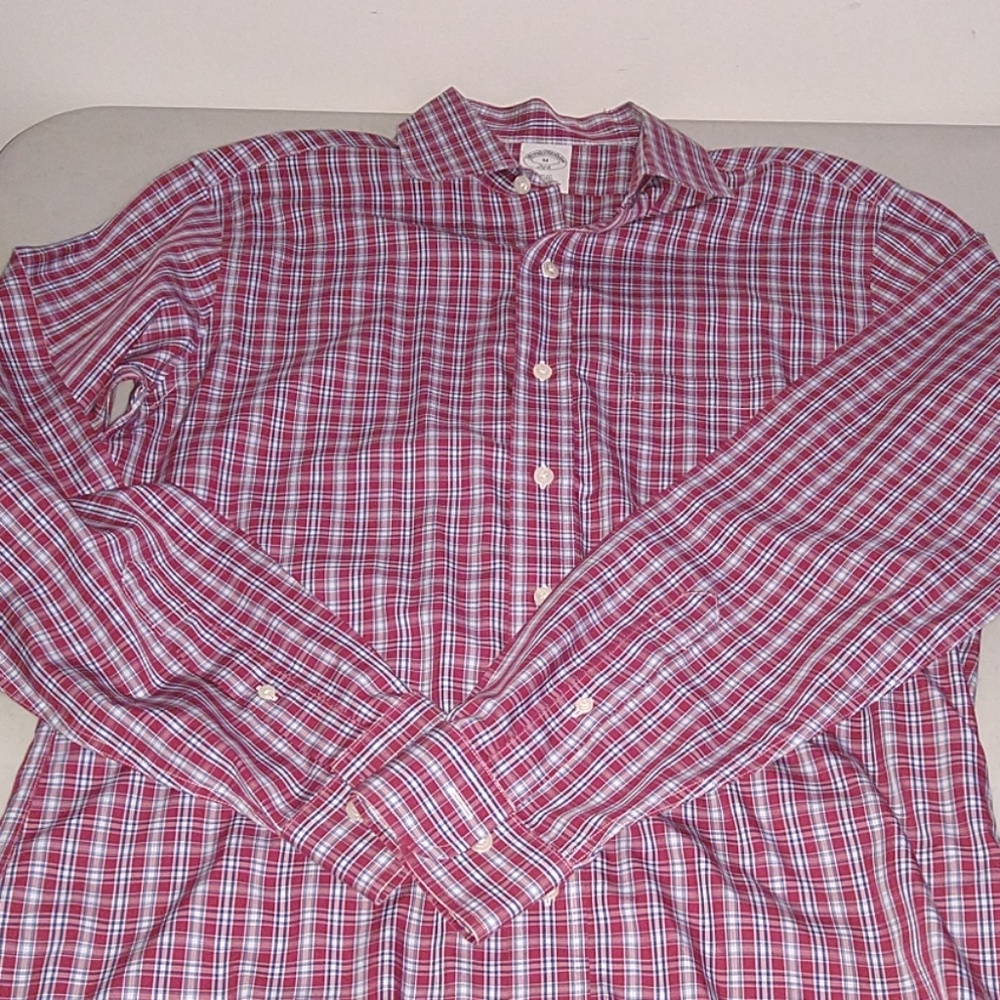 Brooks Brothers 346 size M slim fit